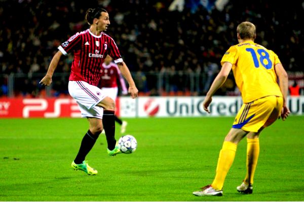 Zlatan Ibrahimović i Maksim Bordachev; foto: Reuters Zlatan Ibrahimović i Maksim Bordachev; foto: Reuters