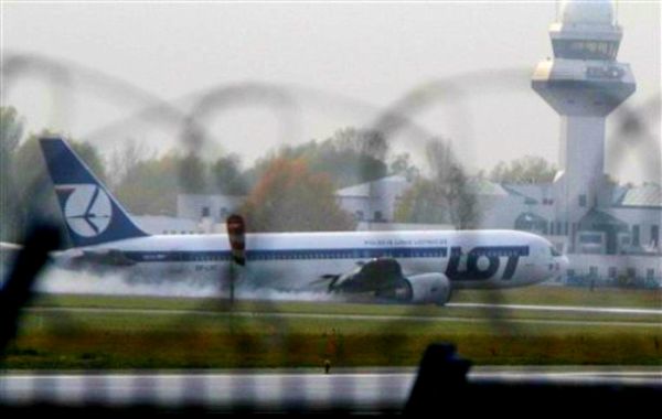 Boeing 767: Prije prinudnog slijetanja avion je duže nadlijetao aerodrom u Warzsawi; foto: AP Boeing 767: Prije prinudnog slijetanja avion je duže nadlijetao aerodrom u Warzsawi; foto: AP