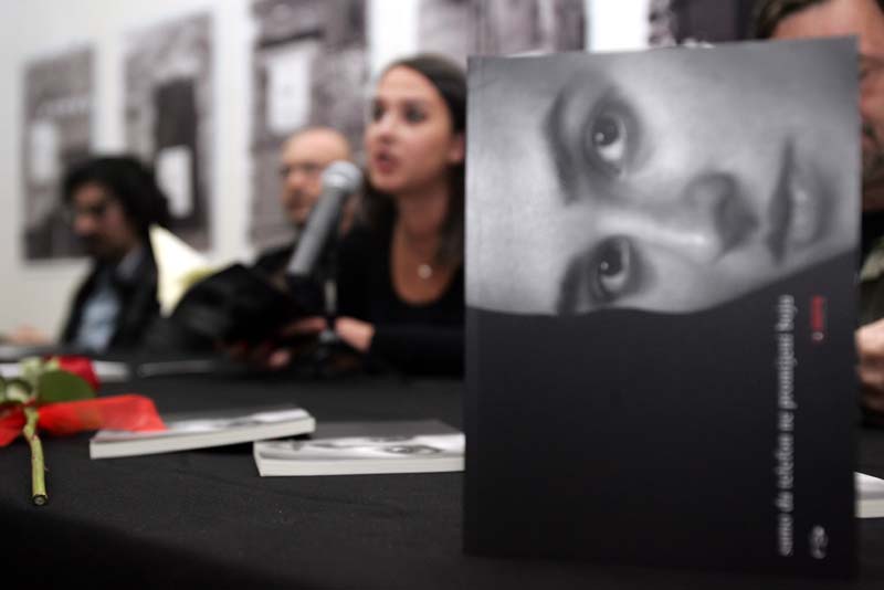 Promocija knjige 'Samo da telefon ne promijeni boju' održana je u Centru kulturnih aktivnosti Charlama. Promotori knjige bili su izdavači Goran Samardžić i Jasmin Duraković te književnik Asmir Kujović/ Foto: DEPO PORTAL Promocija knjige 'Samo da telefon ne promijeni boju' održana je u Centru kulturnih aktivnosti Charlama. Promotori knjige bili su izdavači Goran Samardžić i Jasmin Duraković te književnik Asmir Kujović/ Foto: DEPO PORTAL