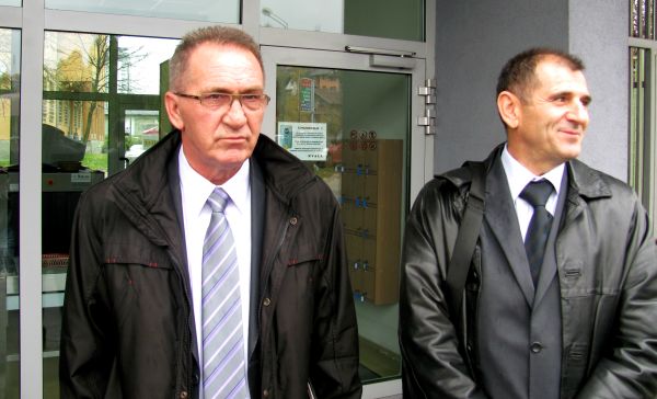 Branislav Dukić (lijevo) i Boro Medić ispred zgrade Tužilaštva BiH; foto: SRNA Branislav Dukić (lijevo) i Boro Medić ispred zgrade Tužilaštva BiH; foto: SRNA