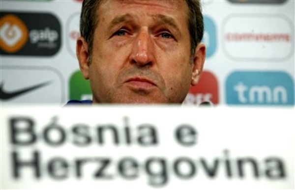 Safet Su&scaron;ić na press konferenciji; foto: AP