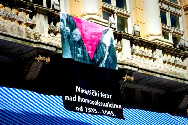 Specifičnost homoseksualnih žrtava je u tome što njihov progon nije zaustavljen završetkom rata, već su neki od njih morali da nastave služenje zatvorskih kazni i po savezničkom oslobađanju iz logora; ilustracija: Facebook.com Specifičnost homoseksualnih žrtava je u tome što njihov progon nije zaustavljen završetkom rata, već su neki od njih morali da nastave služenje zatvorskih kazni i po savezničkom oslobađanju iz logora; ilustracija: Facebook.com