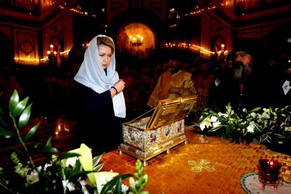 Svetlana Medvedeva: Prva dama Rusije u hramu Hrista Spasitelja; foto: Reuters Svetlana Medvedeva: Prva dama Rusije u hramu Hrista Spasitelja; foto: Reuters