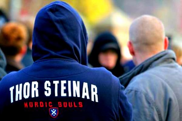 Ekstremno desna pozadina ubistva stranaca otkrivena je početkom mjeseca sasvim slučajno kada su nakon jedne pljačke banke, dvojica iz tzv. Trojke iz Zwickaua, Uwe M. i Uwe B, tokom bijega pred policijom počinila samoubistvo; ilustracija: AP Ekstremno desna pozadina ubistva stranaca otkrivena je početkom mjeseca sasvim slučajno kada su nakon jedne pljačke banke, dvojica iz tzv. Trojke iz Zwickaua, Uwe M. i Uwe B, tokom bijega pred policijom počinila samoubistvo; ilustracija: AP
