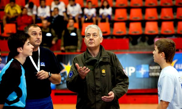 Na kvalifikacionim turnirima EUFOR Cupa nastupilo je oko 3.000 bh. osnovaca; ilustracija: Euforbih.org Na kvalifikacionim turnirima EUFOR Cupa nastupilo je oko 3.000 bh. osnovaca; ilustracija: Euforbih.org