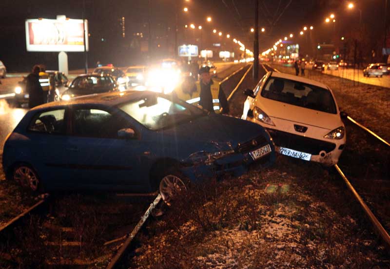 udes između grasa i otoke udes između grasa i otoke