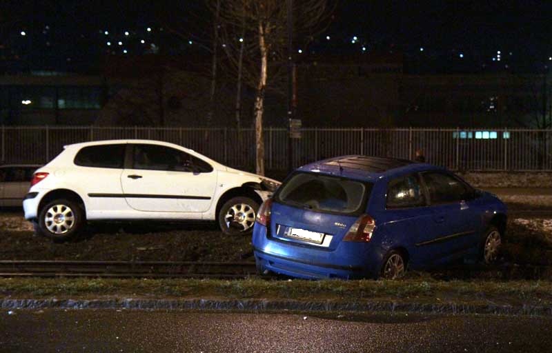 udes između grasa i otoke udes između grasa i otoke