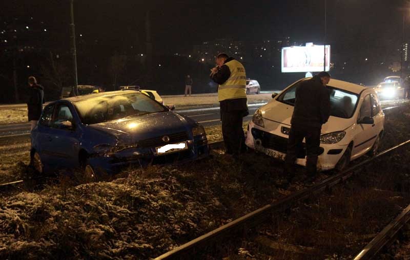 udes između grasa i otoke udes između grasa i otoke