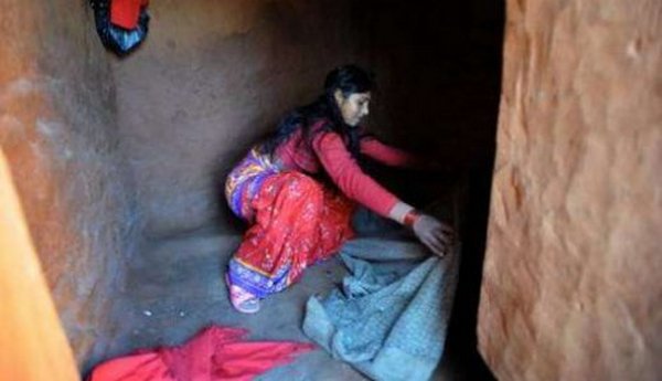 Žene u Nepalu zatvorene u šupe tokom menstruacije Žene u Nepalu zatvorene u šupe tokom menstruacije