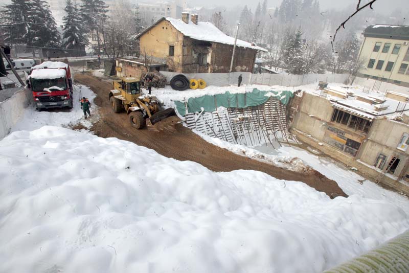 Nastavljeno rušenje bespravno izgrađenog objekta u Nahorevskoj/ Foto: DEPO PORTAL Nastavljeno rušenje bespravno izgrađenog objekta u Nahorevskoj/ Foto: DEPO PORTAL