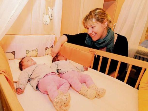 Blizanke različitih rasa Blizanke različitih rasa