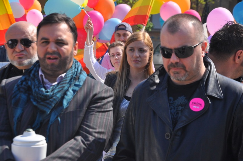 Limun i vođa gay aktivista Radmilo kreću na put po zemljama biv&scaron;e Jugoslavije u kojima je Limun ratovao tokom devedesetih