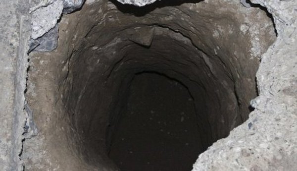 Šest mjeseci kopali tunel dug 30 metara da bi ukrali samo 7.000 evra Šest mjeseci kopali tunel dug 30 metara da bi ukrali samo 7.000 evra