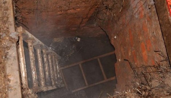 Šest mjeseci kopali tunel dug 30 metara da bi ukrali samo 7.000 evra Šest mjeseci kopali tunel dug 30 metara da bi ukrali samo 7.000 evra