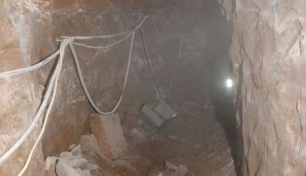 Šest mjeseci kopali tunel dug 30 metara da bi ukrali samo 7.000 evra Šest mjeseci kopali tunel dug 30 metara da bi ukrali samo 7.000 evra
