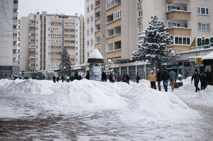 Vrijedni građani čiste naselja od snijega