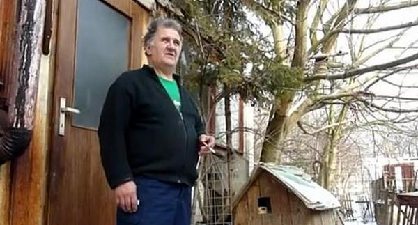 Emin Ljutić spava u kontejneru jer je medvjedima dao kuću