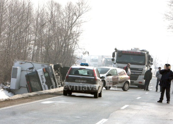 prevrnuo se kamion