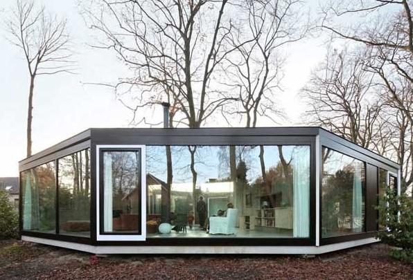 Impresivna belgijska kuća smje&scaron;tena je usred stabala, a pažnju plijeni neobičnim oblikom i staklenom fasadom