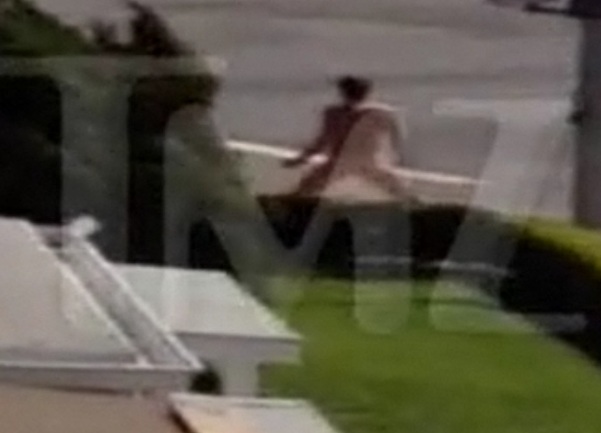 Jason Russell gol na ulici