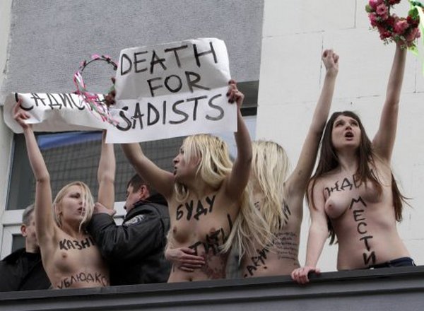 Sinovi lokalnih moćnika silovali i zapalili djevojku