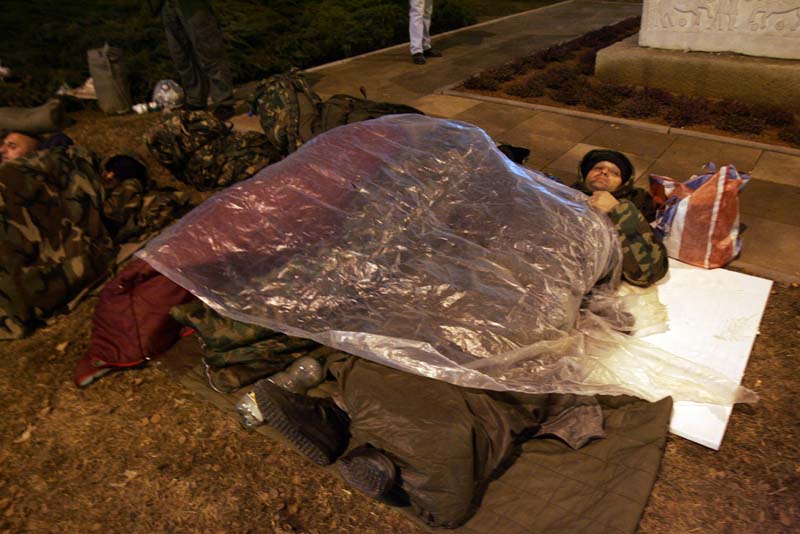 Biv&scaron;i pripadnici Oružanih snaga BiH proveli noć ispred zgrade institucija BiH