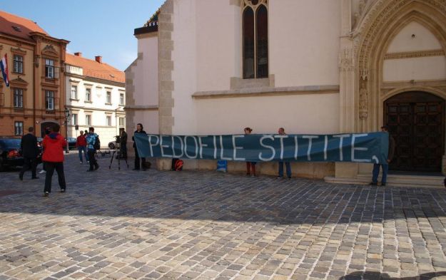 Crkva je za&scaron;titnik pedofila i krpelj na tkivu ovoga naroda!