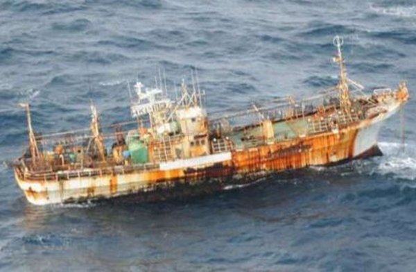 Japanski ribarski brod kojeg je odnio cunami jo&scaron; uvijek besciljno luta