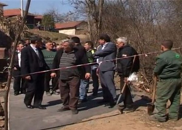 Političar iz Ni&scaron;a svečano otvorio 'brvno' dugo 7 metara