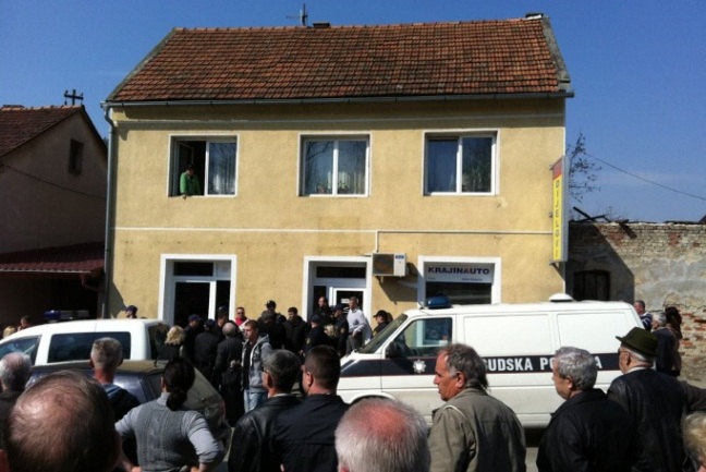 Velika Kladu&scaron;a policija ispred kuće Fadila Pajazetović