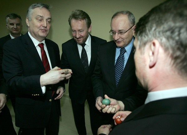 Lagumdžija, Izetbegović, Božić i Kom&scaron;ić se tucaju jajima / Foto: DEPO PORTAL