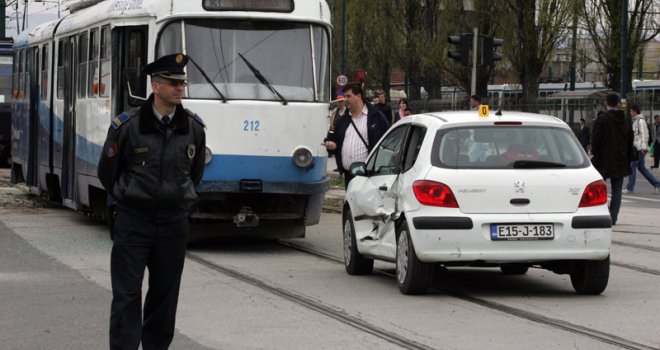 U toku dijagnostika povreda radniku kojeg je udario tramvaj