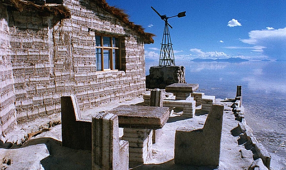 Jezero Salar de Uyuni u Boliviji - Hotel od soli