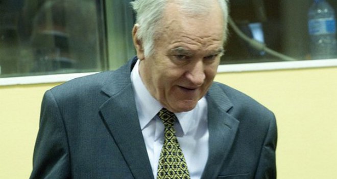 Odbrana predlaže puštanje na slobodu: Ratko Mladić tražio dvije minute šutnje za žrtve!