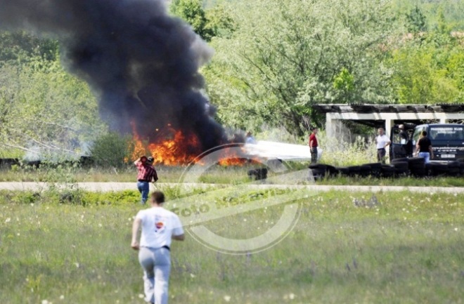 Pad aviona u Zalužanima kod Banjaluke/ Foto: Nezavisne novine Pad aviona u Zalužanima kod Banjaluke/ Foto: Nezavisne novine