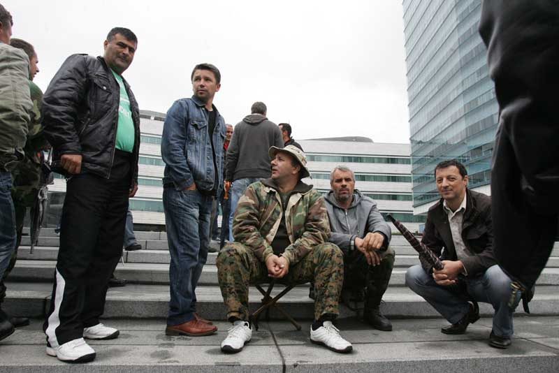 Penzionisani pripadnici OS BiH jutros ponovo ispred državnih institucija Penzionisani pripadnici OS BiH jutros ponovo ispred državnih institucija