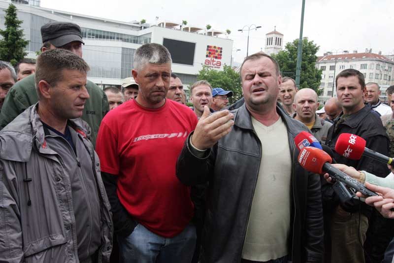 Penzionisani pripadnici OS BiH jutros ponovo ispred državnih institucija