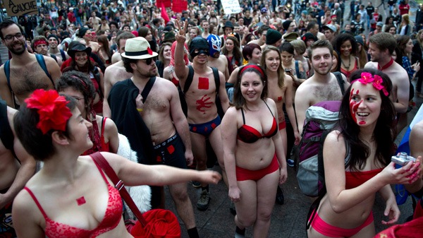 Nastavljeni studentski protesti, privedeno 400 osoba