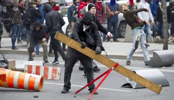 Nastavljeni studentski protesti, privedeno 400 osoba