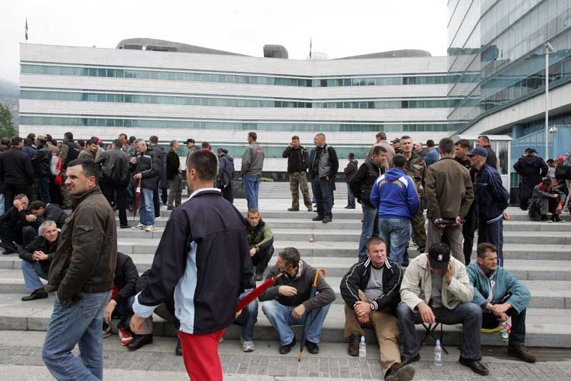 Penzionisani pripadnici OS BiH jutros ponovo ispred državnih institucija