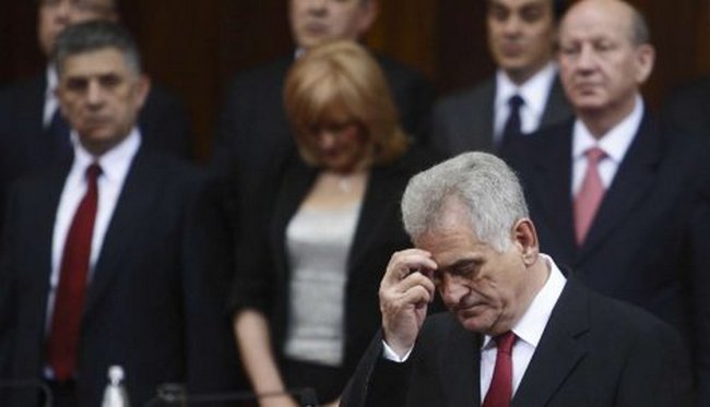 Toma Nikolić i većina poslanika i ministara nisu pjevali himnu Srbije