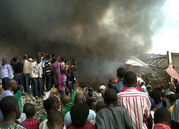 na zgradu u lagosu se sru&scaron;io avion/ foto: twitter