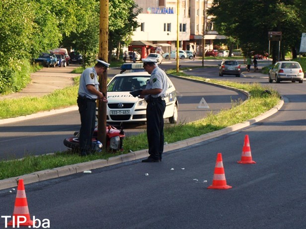 Motorom se zabio u stub/ Foto: Tip.ba