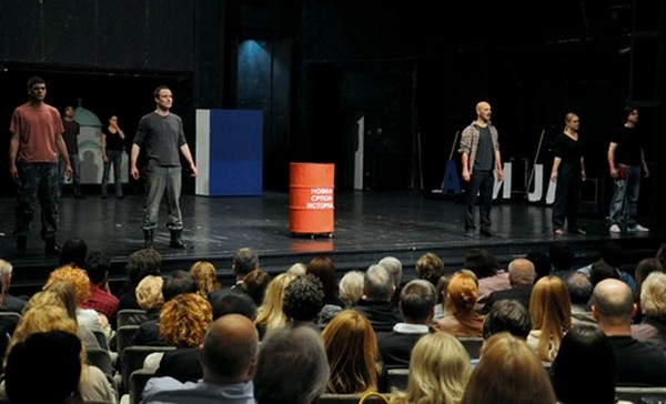 otresi u srpskom teatru nakon predstave 'Zoran Đinđić' otresi u srpskom teatru nakon predstave 'Zoran Đinđić'