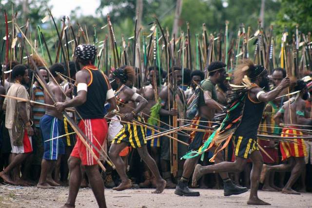 Plemenski rat lukovima i strijelama Plemenski rat lukovima i strijelama