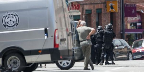 Snage reda oslobodile taoce u Toulousu, otmičar ranjen