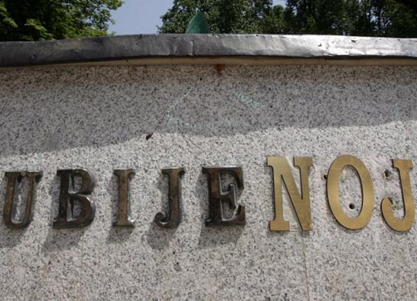 slova na spomeniku slova na spomeniku