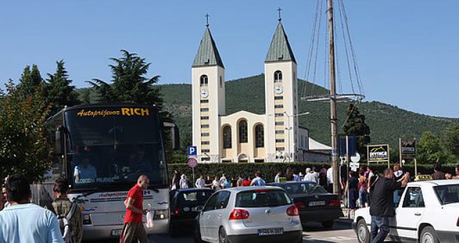 Iz crne hronike FBiH: Riječanin došao u Međugorje pa preko noći ostao bez BMW-a