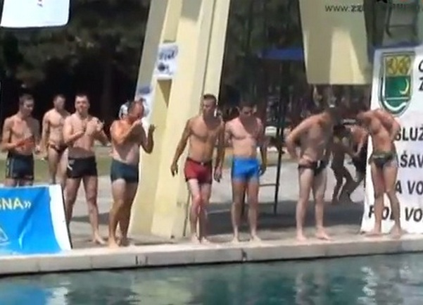 skokovi u vodu u zenici