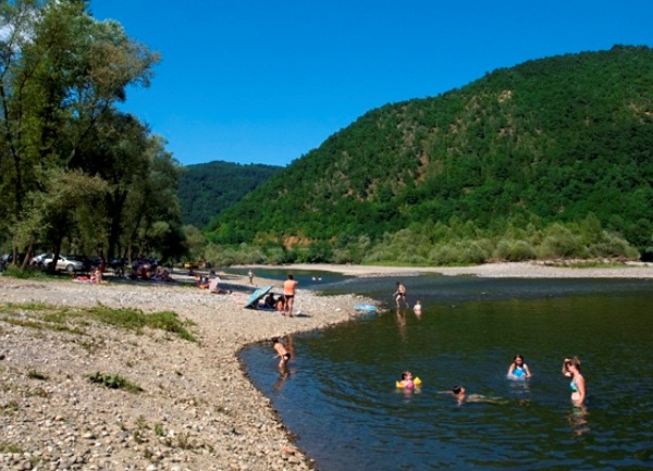 Rajska plaža kod Bratunca